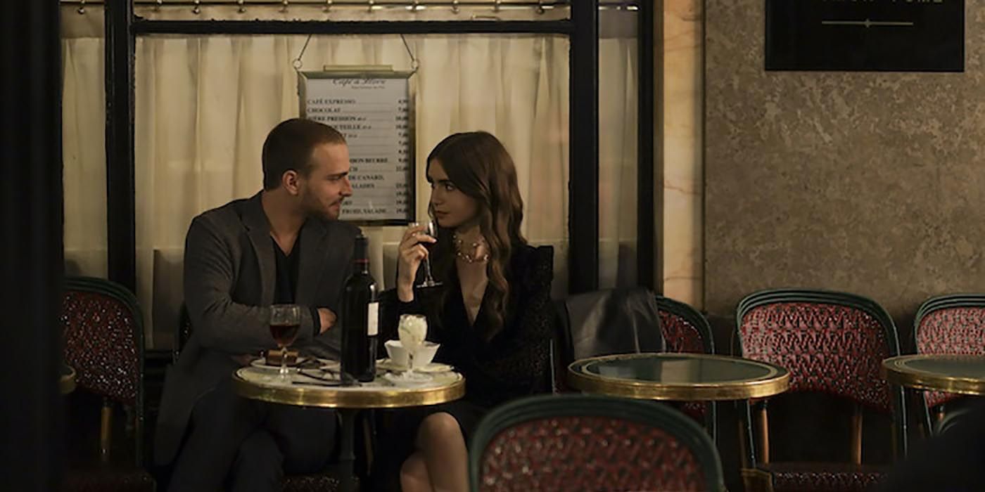 Thomas e Emily conversam em um café em Emily em Paris 