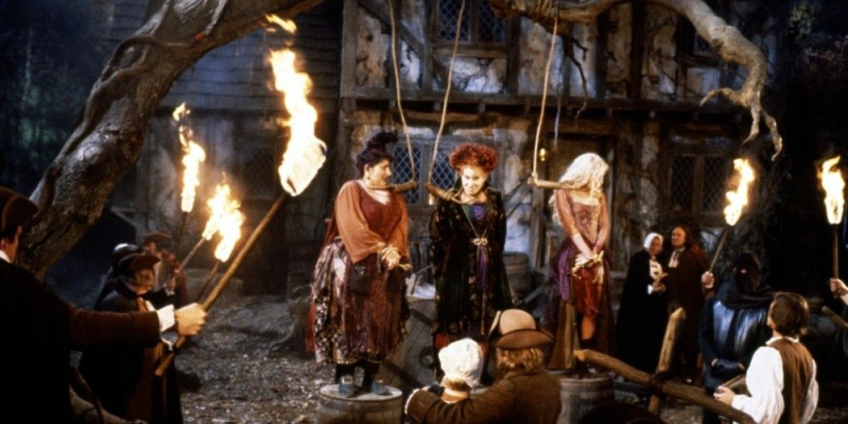 The Sanderson sisters hanging Hocus Pocus 1993