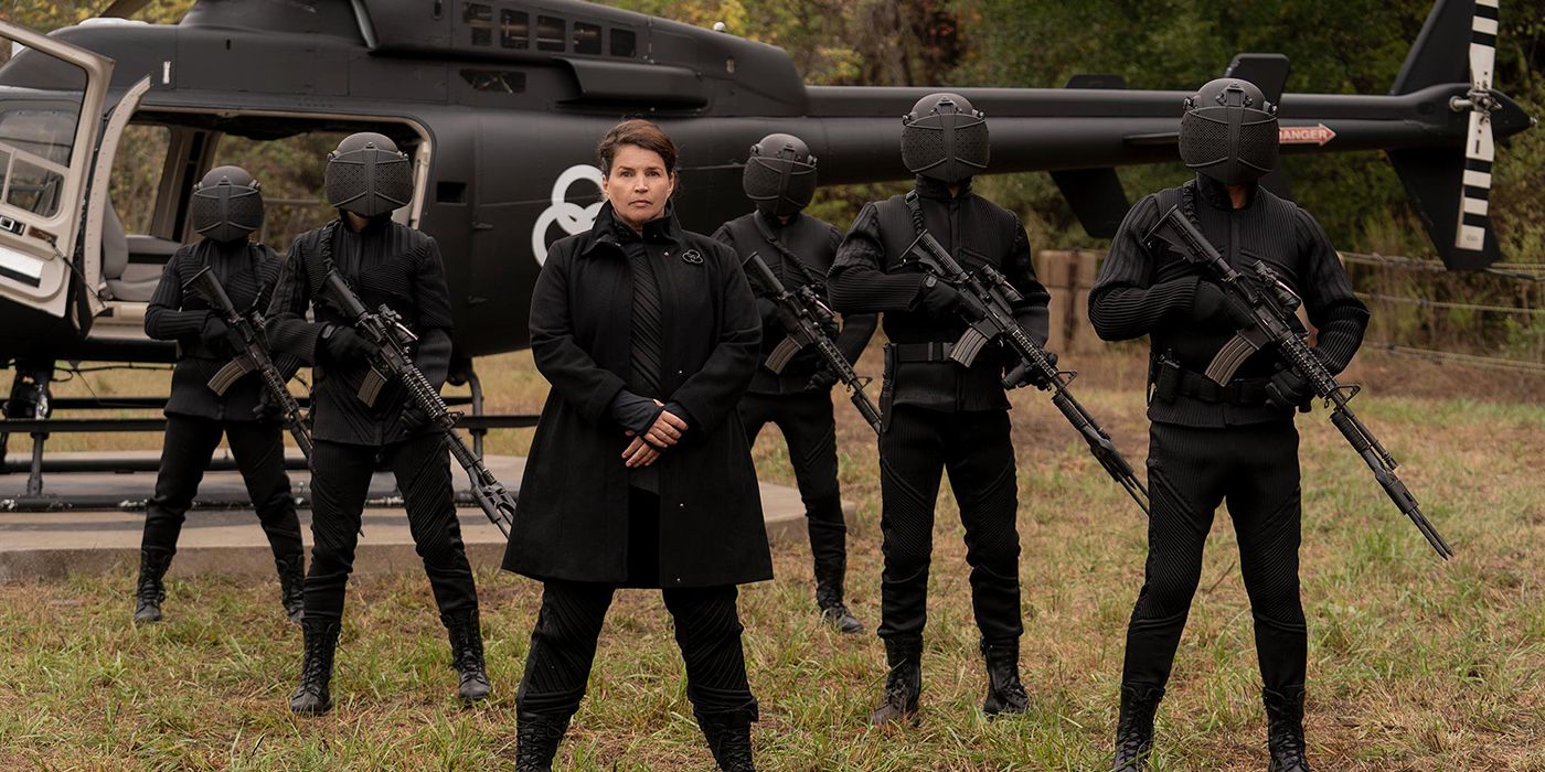 Elizabeth with CRM soldiers, a helicopter in the background, from a scene in Walking Dead: World Beyond.