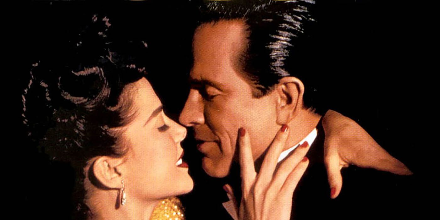 Warren Beatty and Annette Bening about to kiss inBugsy