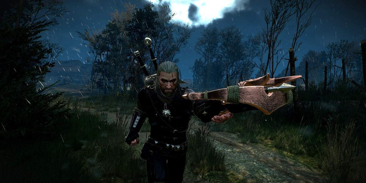 Geralt wielding a crossbow and running towards the camera on a stormy night in The Witcher 3.