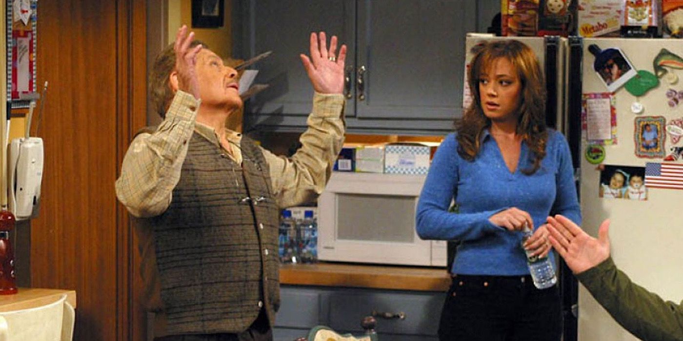 Arthur throws his arms in the air in The King of Queens