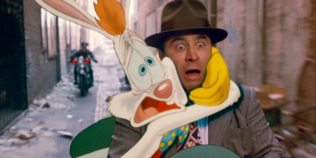 Bob and Roger run down an alley way in Toontown in Who Framed Roger Rabbit