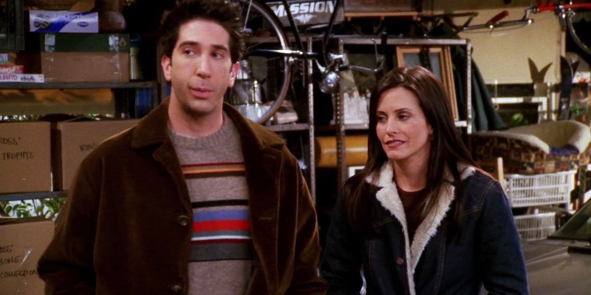 Friends: 10 Best Episodes Showing Monica And Ross' Sibling Dynamic