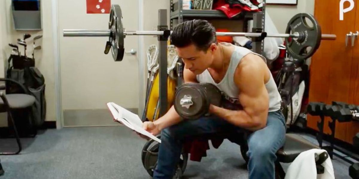 AC Slater lifting weights Saved By The Bell Reboot