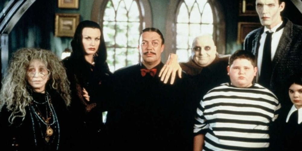 The cast of characters featured in 1998's The Addam's Family Reuinon movie.