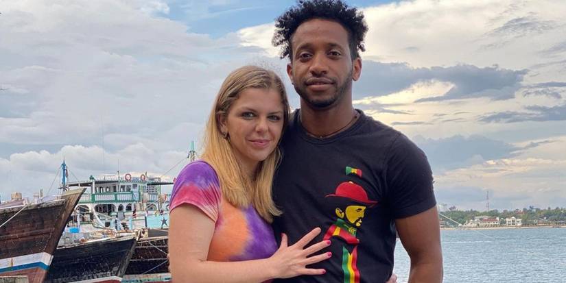 Ariela Weinberg and Biniyam Shibre In 90 Day Fiance posing outside near ocean