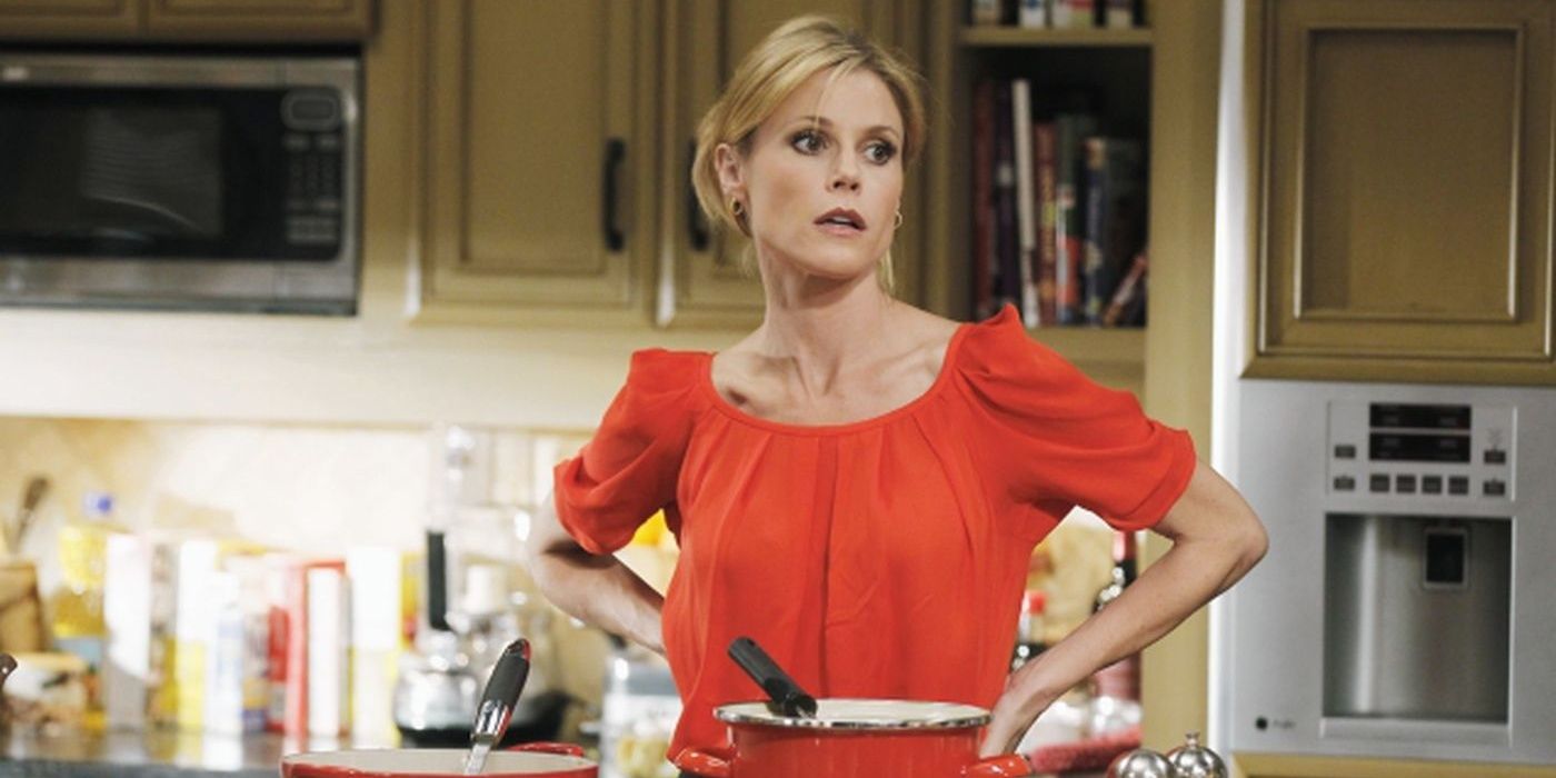 Claire in the kitchen in Modern Family