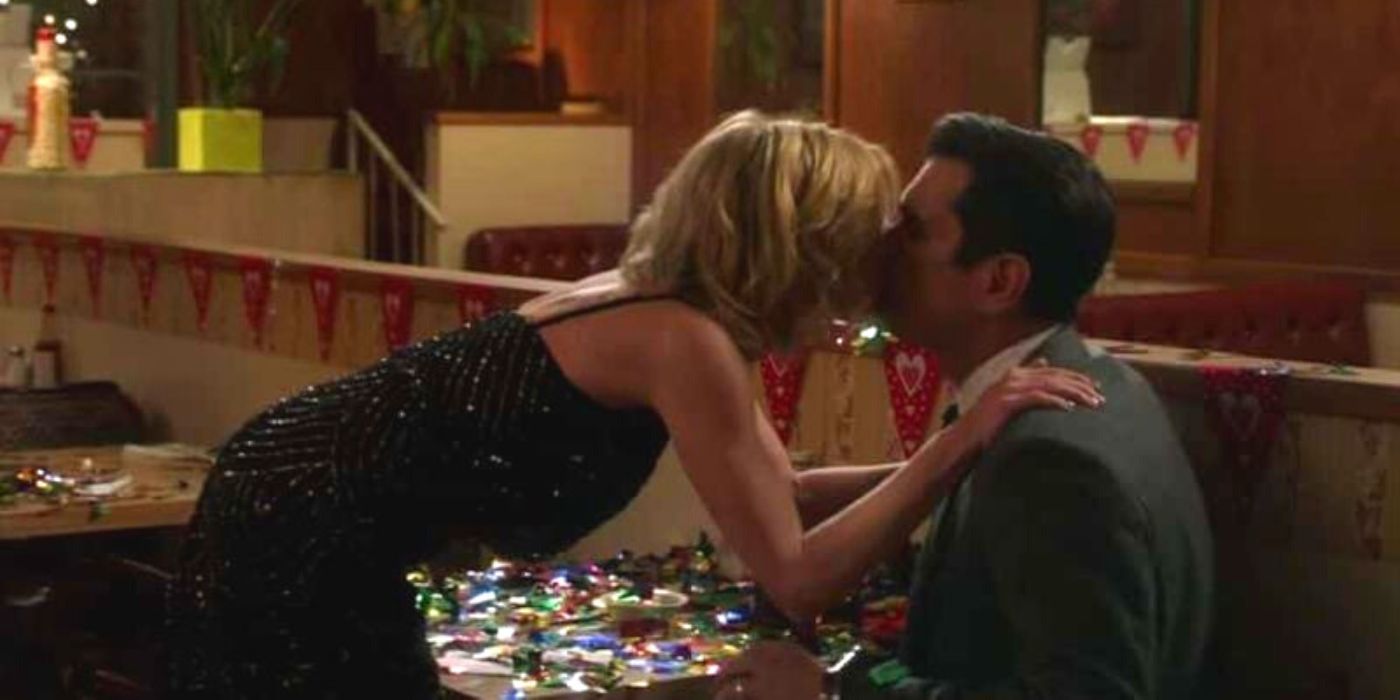 Claire kisses Phil at a restaurant on Modern Family