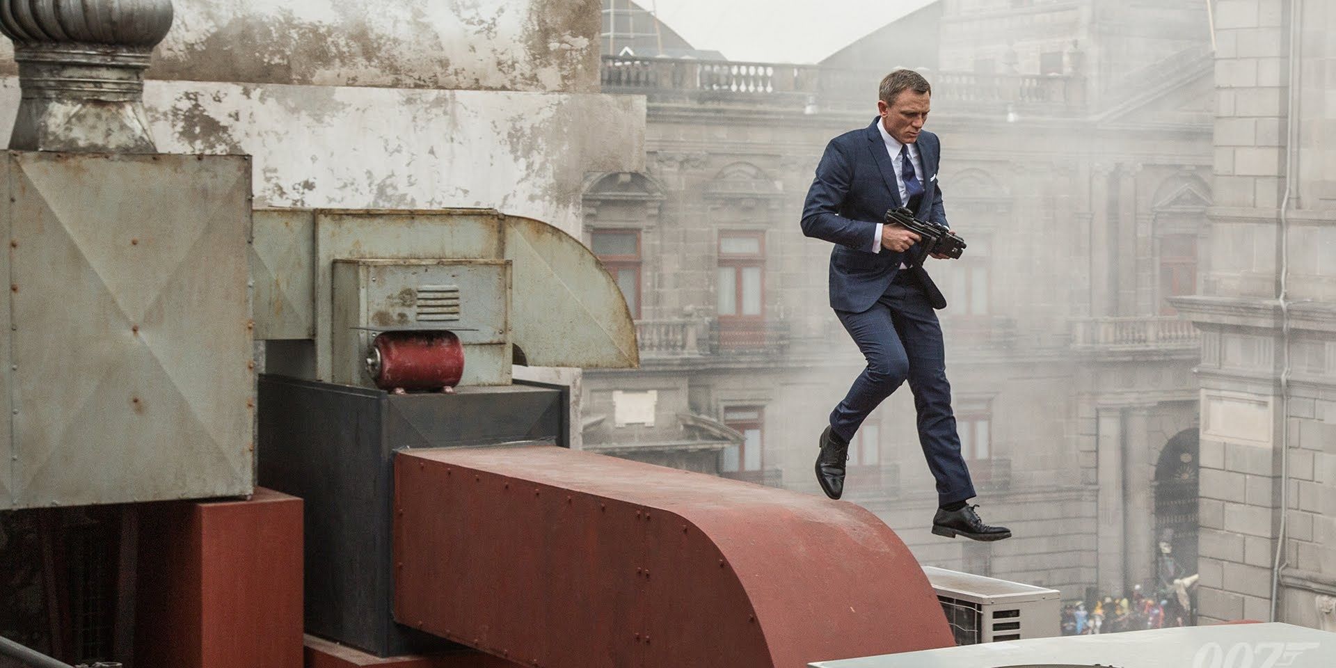 Bond rooftop scene in Spectre