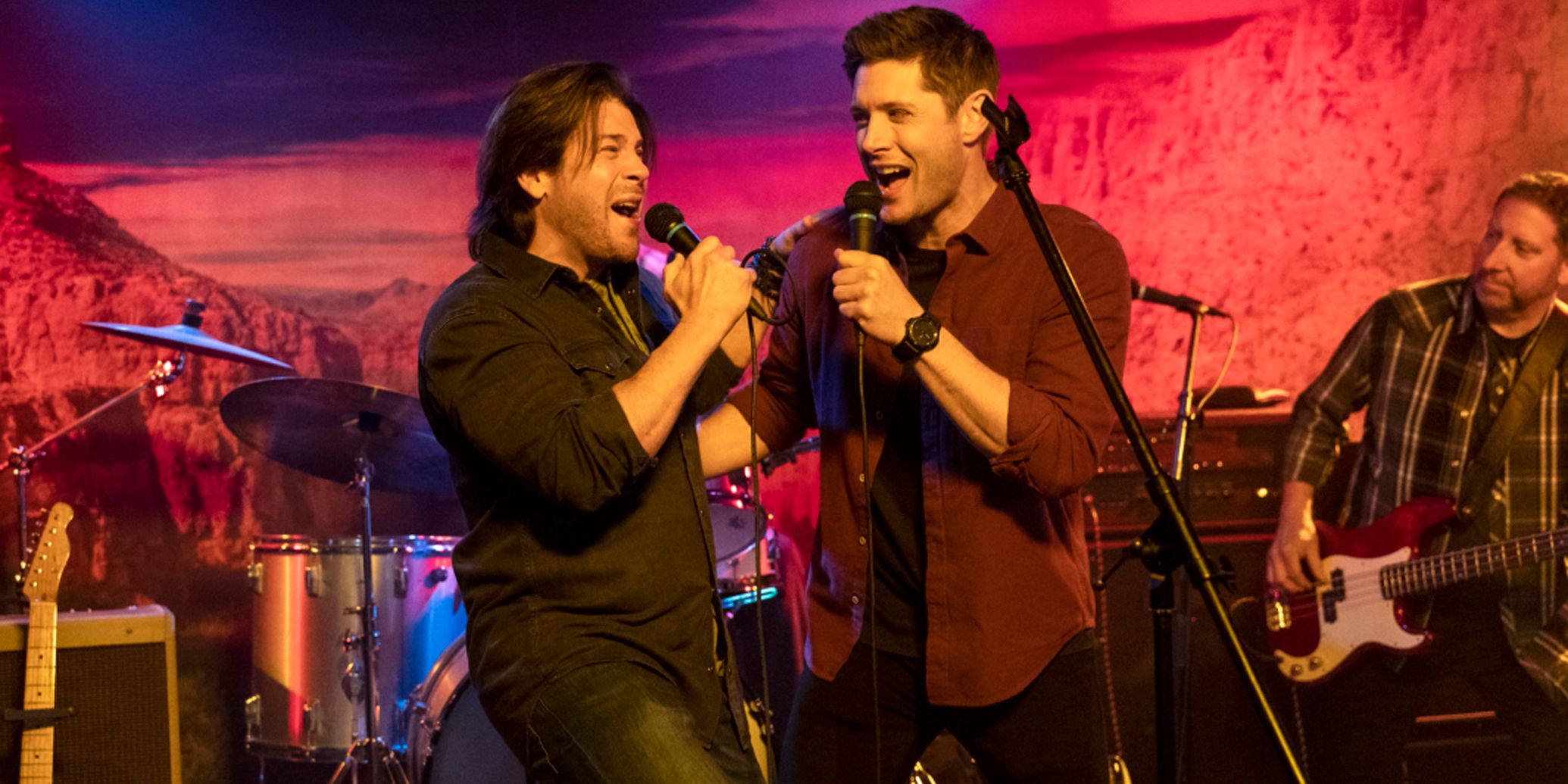 Dean and Lee sing karaoke in Supernatural season 15