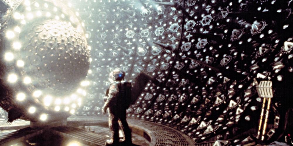 Event Horizon (1997) at the center of the ship