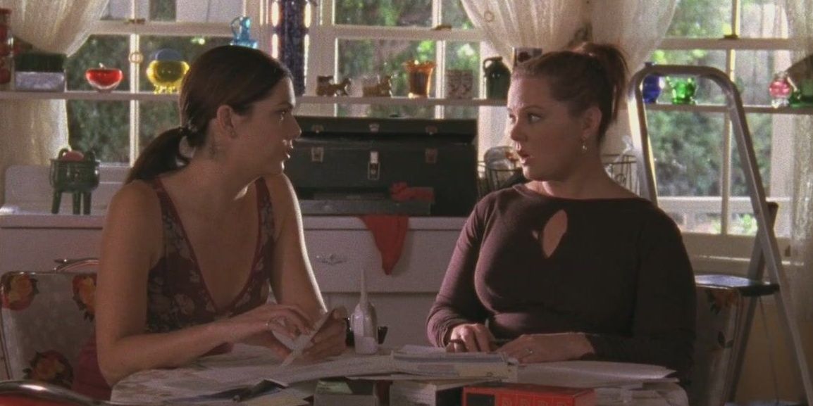 Lorelai (Lauren Graham) and Sookie (Melissa McCarthy) in &quot;Gilmore Girls.&quot;
