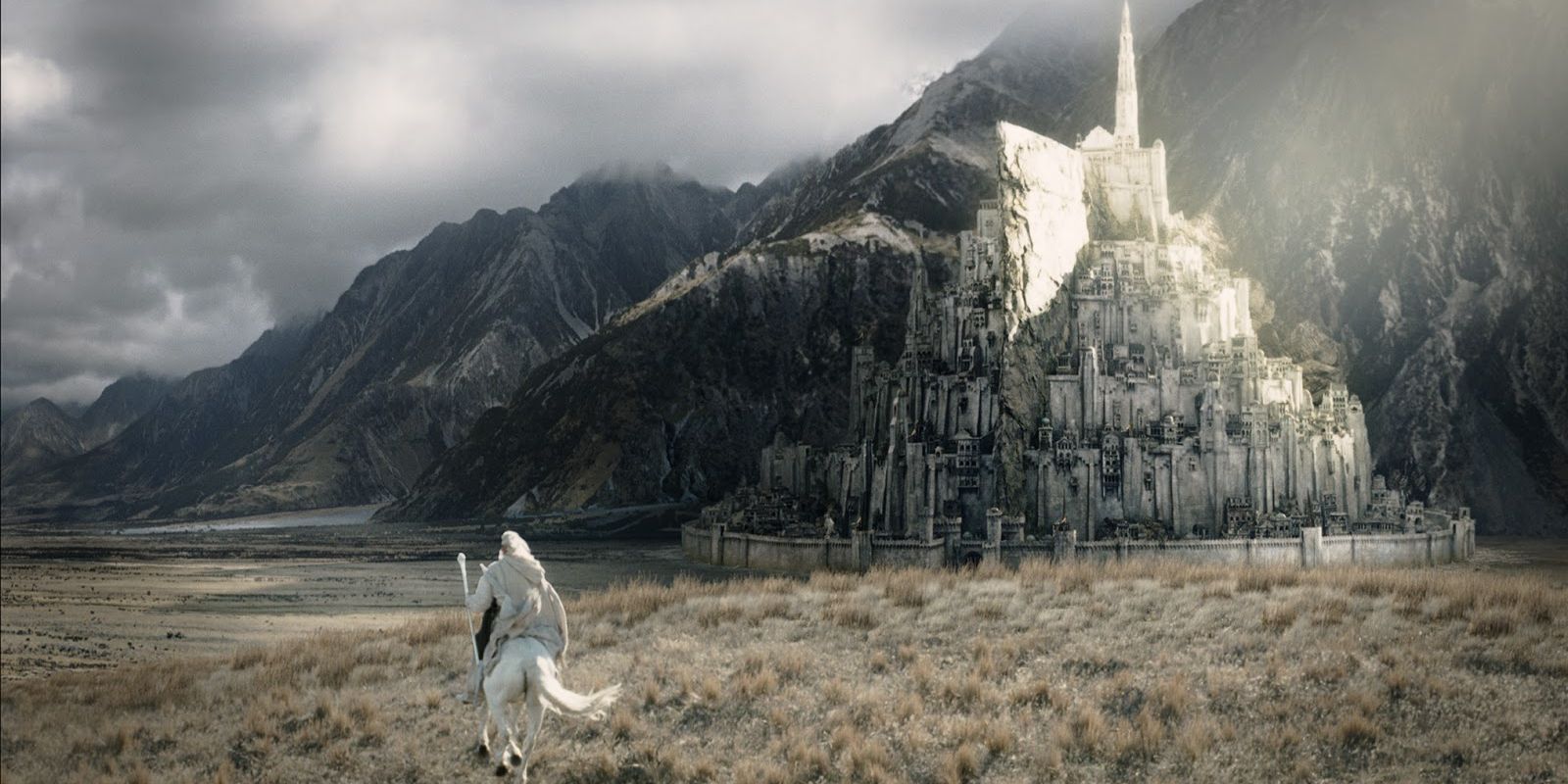 Gandalf monta Shadowfax em Minas Tirith.