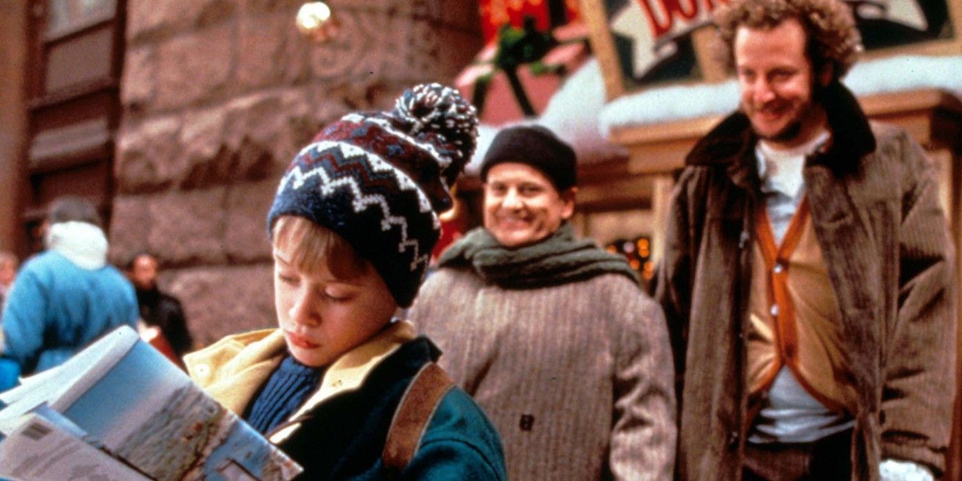 Home Alone 2 - Kevin reading the paper while the Bandits stand behind him