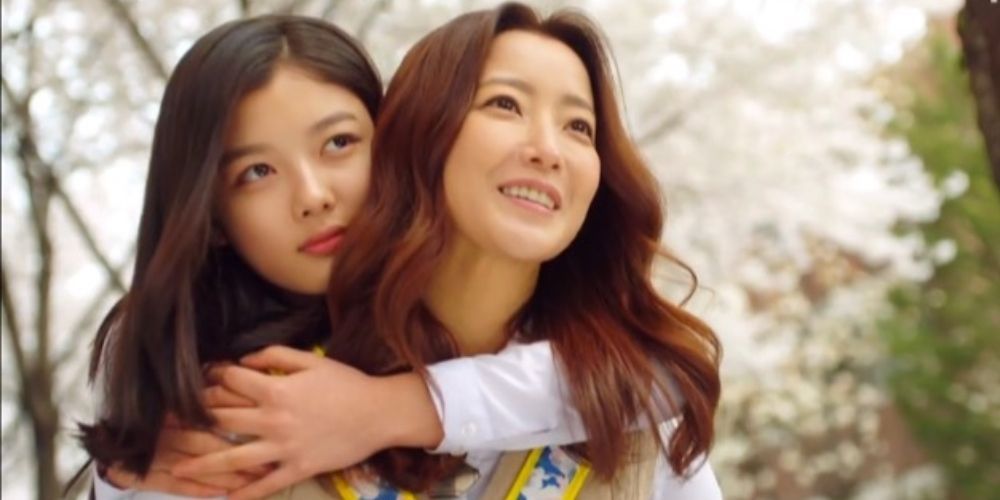 Jo Kang Ja hugs her daughter in the k-drama Angry Mom.