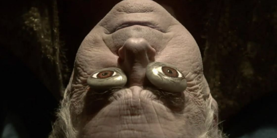 Jon Arryn's corpse with coins over his eyes in Game of Thrones Season 1