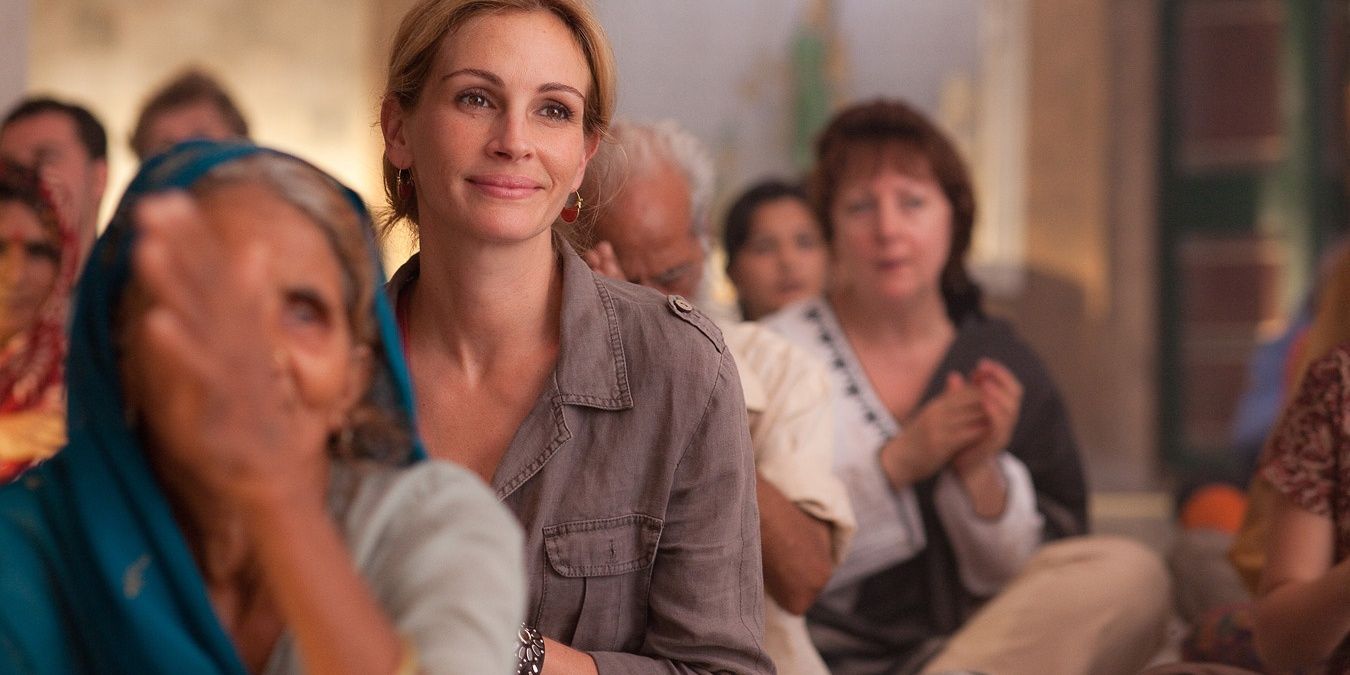 Julia Roberts praying in a Hindu temple in scene from Eat, Pray, Love