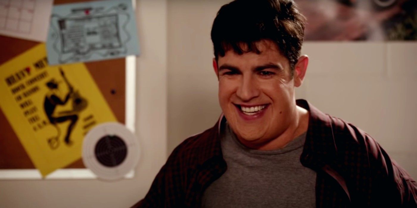 Flashback to overweight Schmidt in college as he talks to Nick