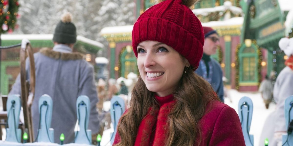 Noelle sorrindo do lado de fora na neve em Noelle