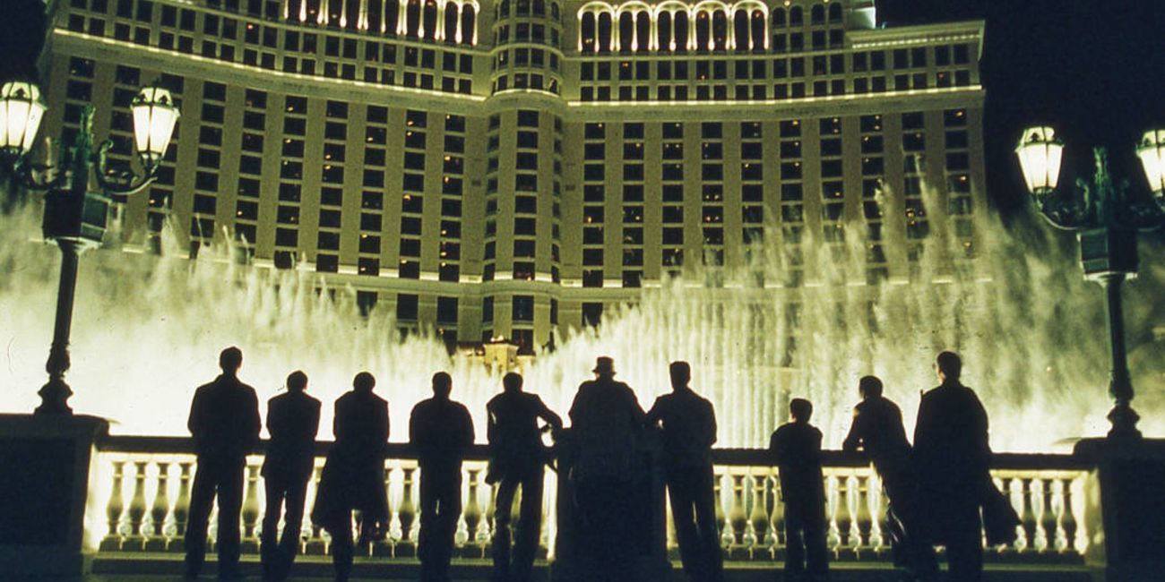 The crew standing in front of a water fountain in Ocean's Eleven