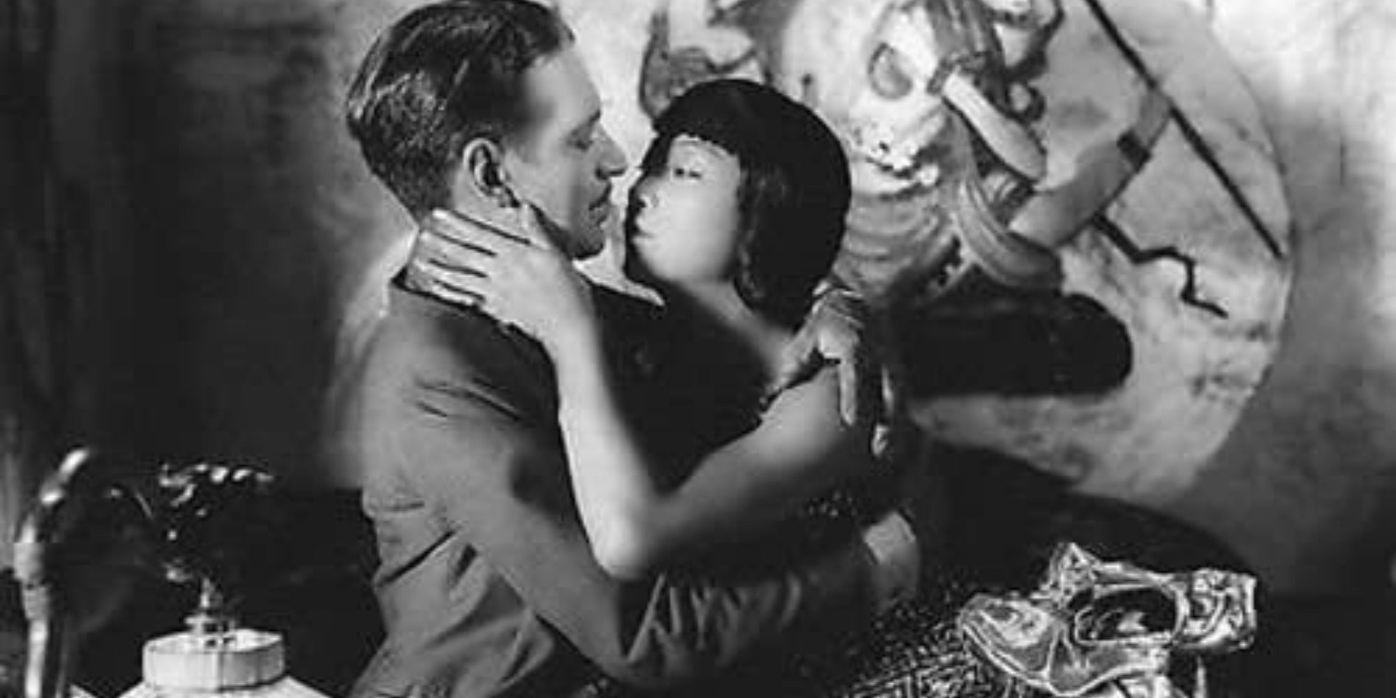 A screenshot of Anna May Wong's Shosho being pursued by Jameson Thomas's Valentine Wilmot from Piccadilly (1929)