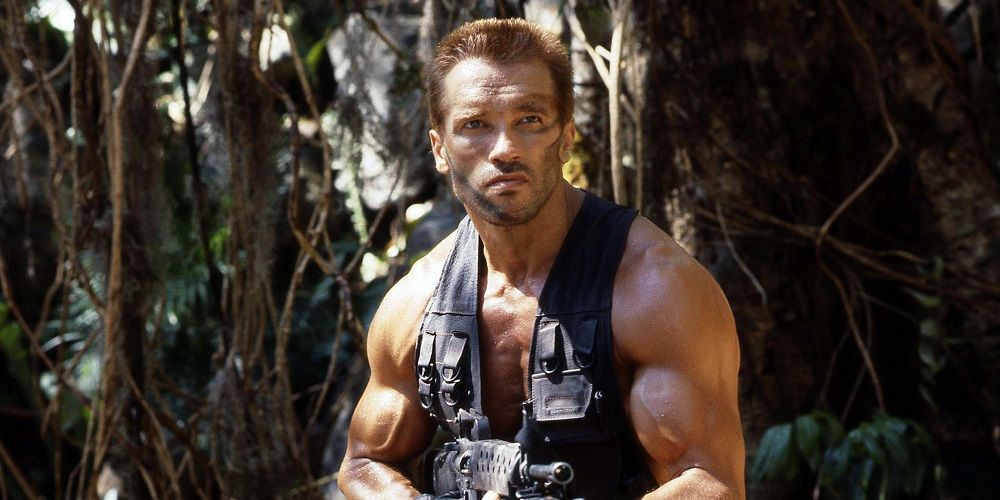 Arnold Schwarzenegger ready to fire in Predator 1987