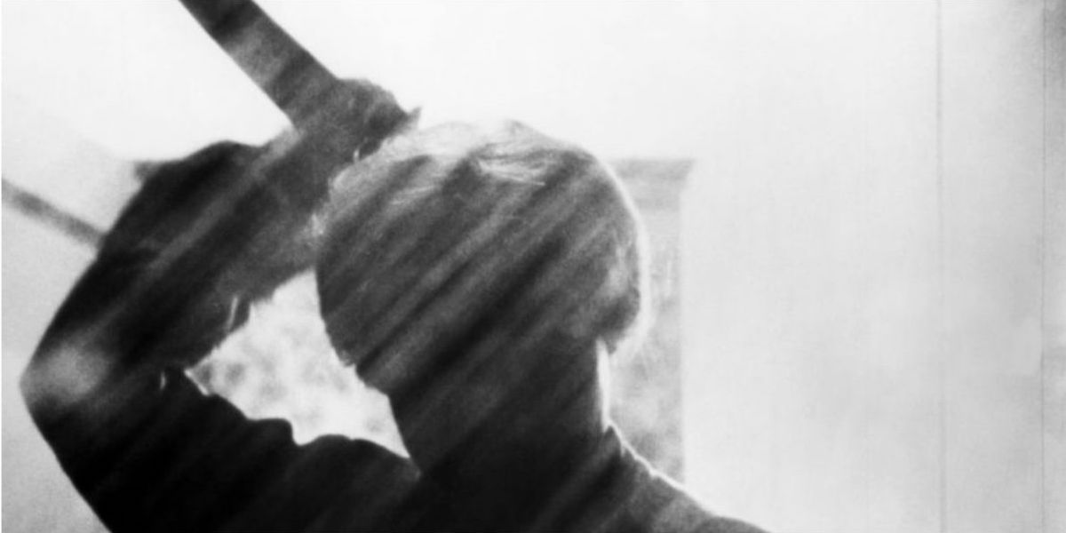 Norma Bates kills Marion Crane in Psycho