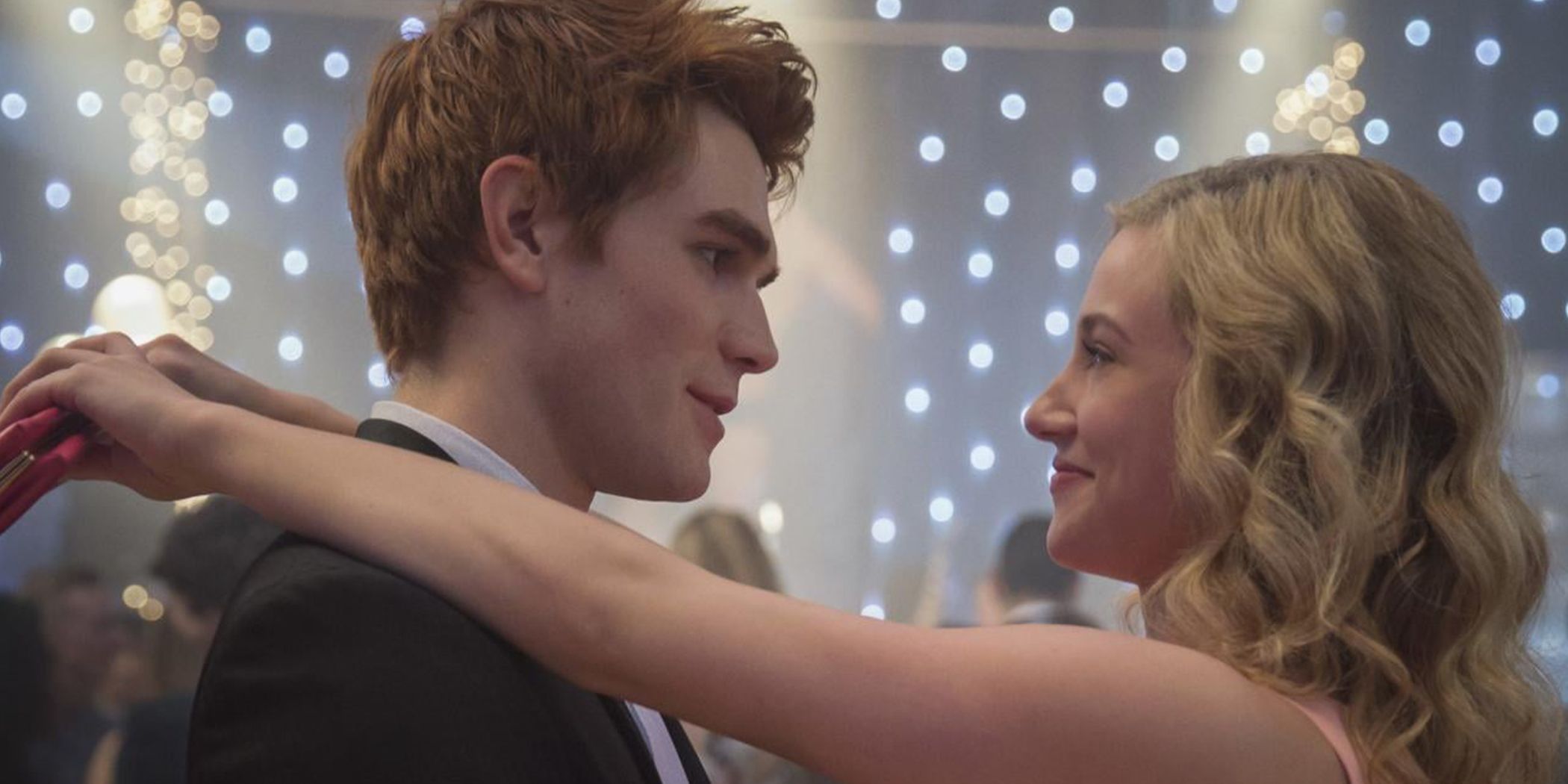 Archie and Betty dance together at Riverdale high dance