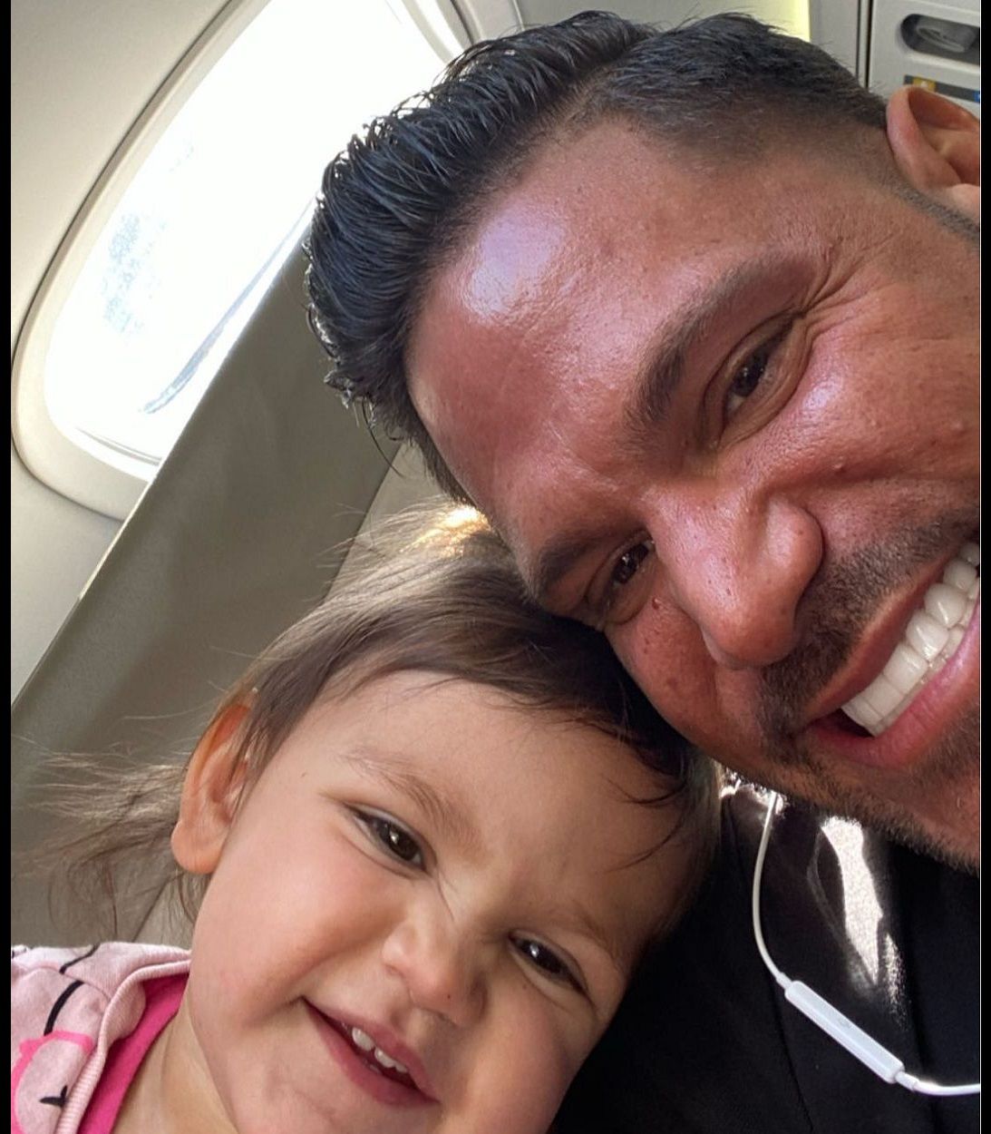 Ronnie Ortiz-Magro takes photo with daughter