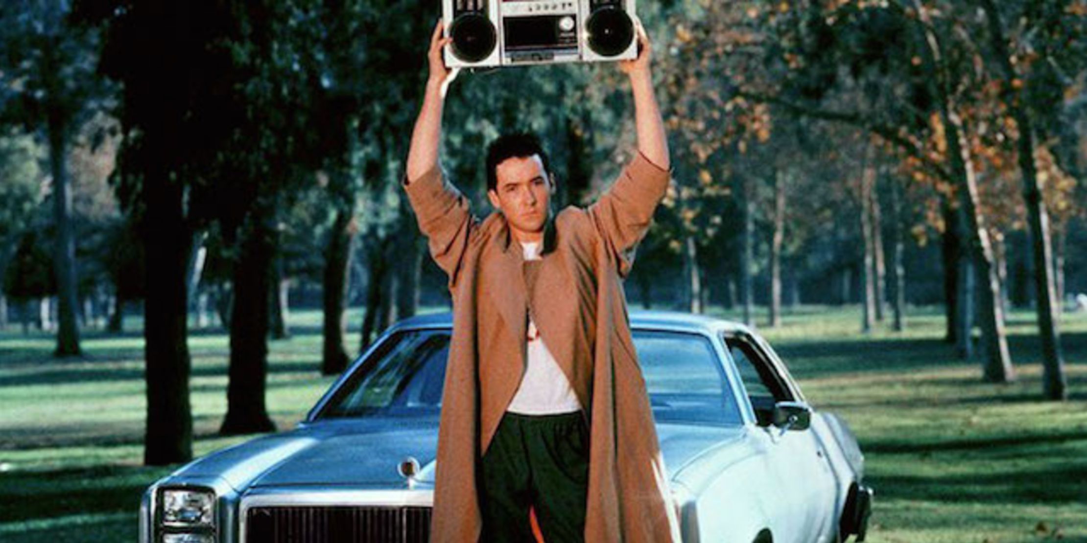 Lloyd lifting a boombox in Say Anything