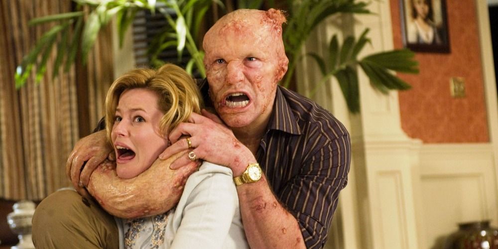 Michael Roker grabbing Elizabeth Banks in Slither (2006)