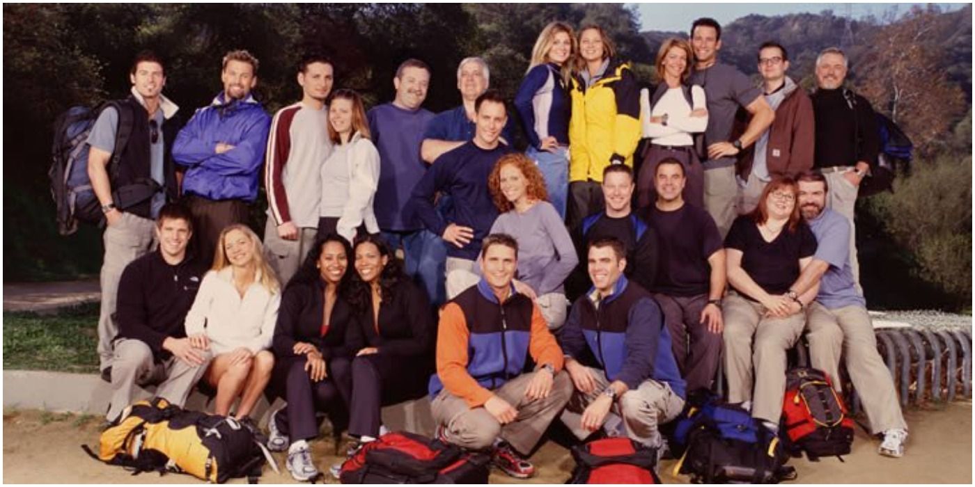 The entire cast of The Amazing Race season 4 poses for a cast photo.