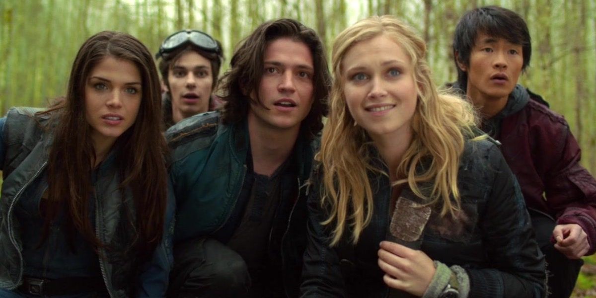 Octavia, Jasper, Finn, Clarke, and Monty are impressed by Earth in The 100