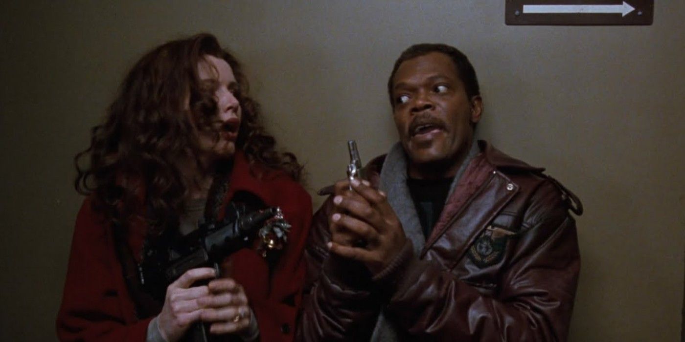 Geena Davis and Samuel L. Jackson with guns in The Long Kiss Goodnight