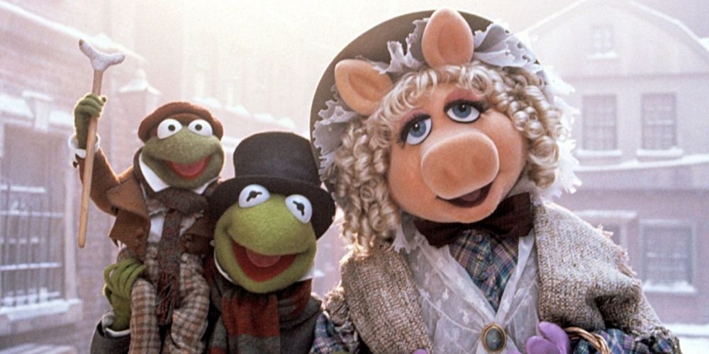 Robin, Kermit & Miss MIssy all smile at the camera in The Muppet Christmas Carol.