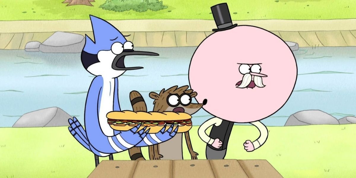 Personagens principais de The Regular Show comendo um sanduíche
