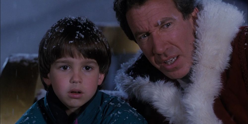 Tim Allen comme Scott Calvin et Eric Lloyed comme Charlie Calvin dans Le Père Noël