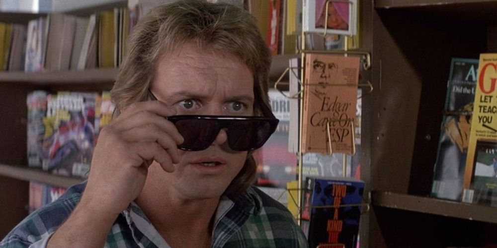 Nada sees aliens through his glasses in They Live