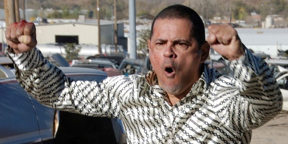 Tuco levantando os braços e torcendo em Breaking Bad.