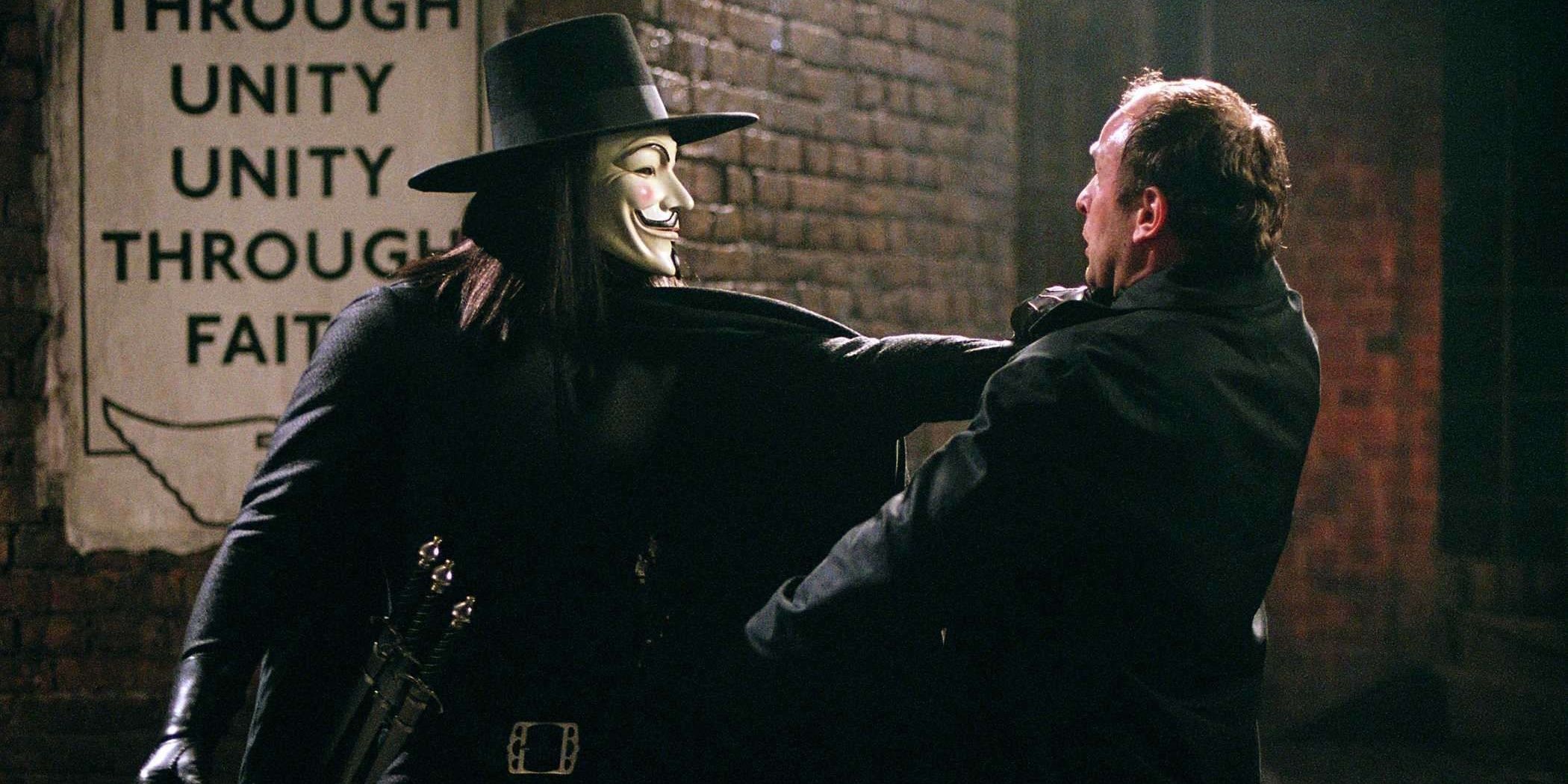 V attacks a man in an alley at night in the film V for Vendetta.