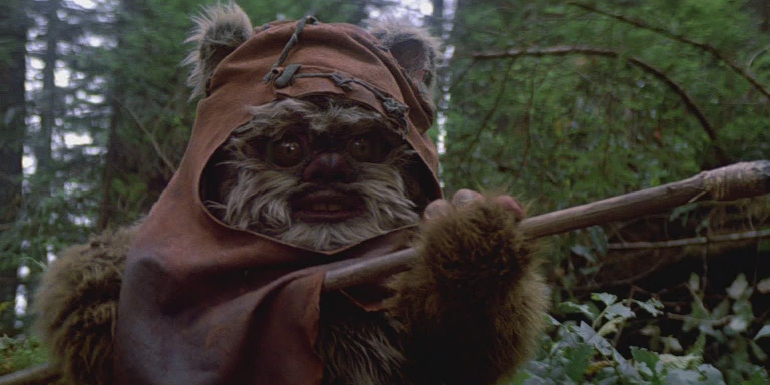 Wicket holding a spear in the woods in Return of the Jedi