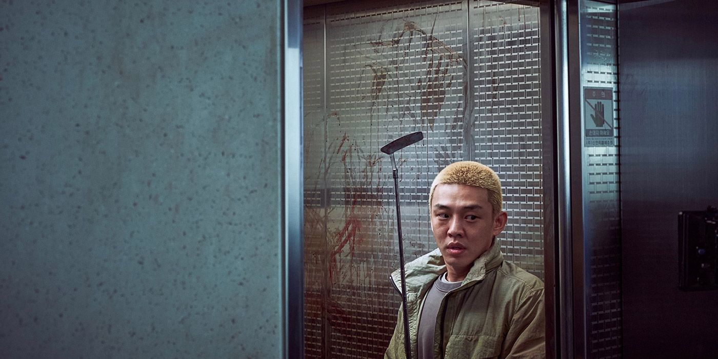 Oh Joon-woo holding a golf club in an elevator in #Alive