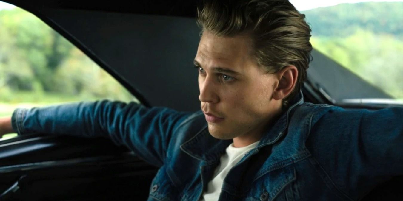 Austin Butler sitting in the back of a car in The Dead Don't Die