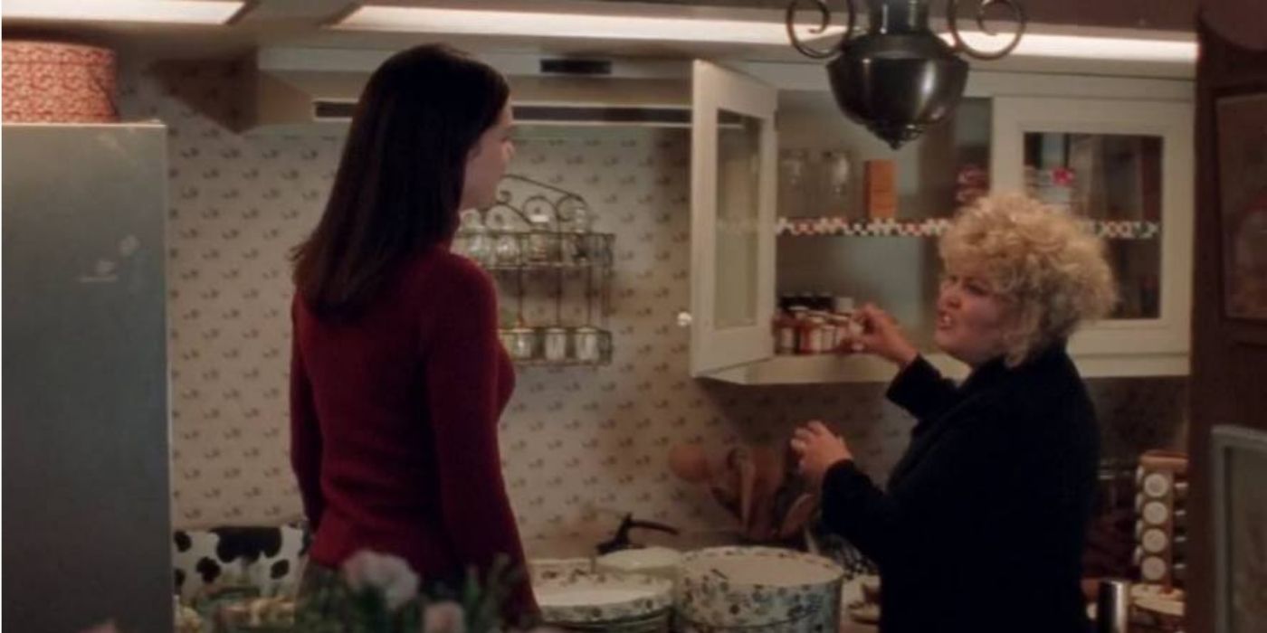 Lorelai and Babette talking in Babette's kitchen on Gilmore Girls