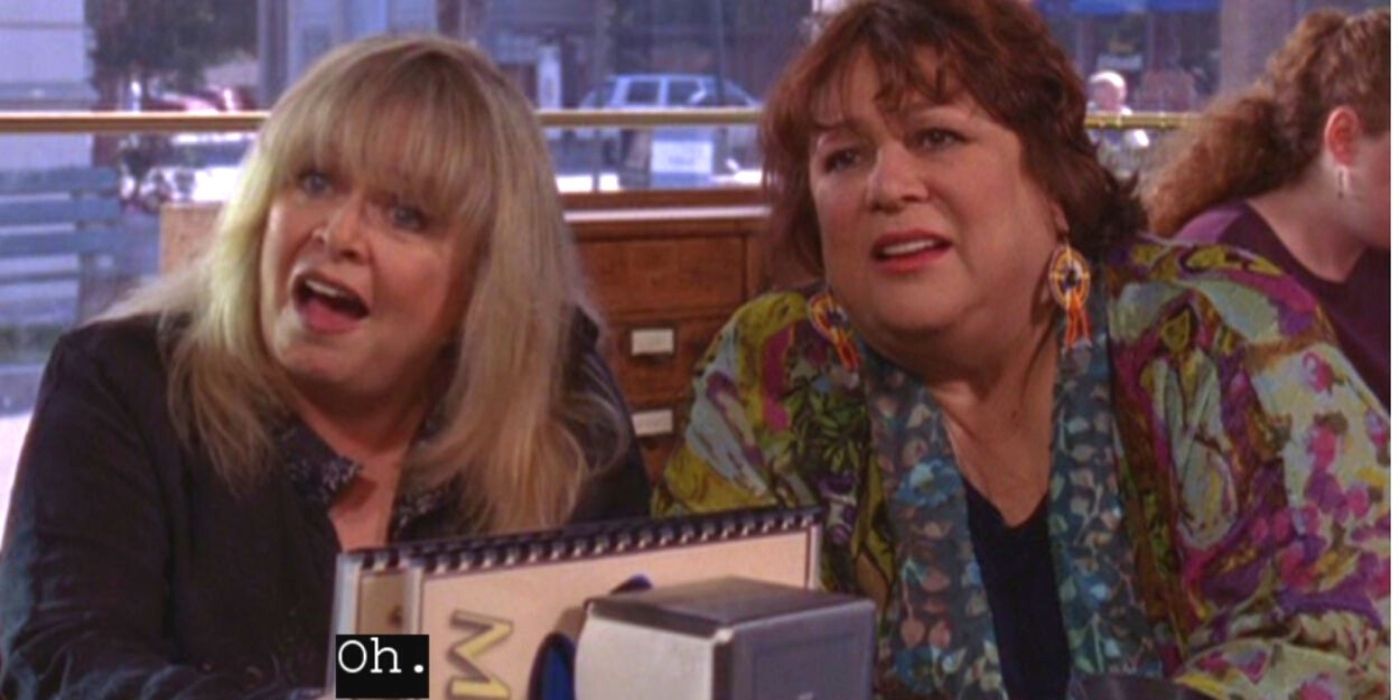 Babette and Miss Patty talking while sitting at Luke's diner on Gilmore Girls