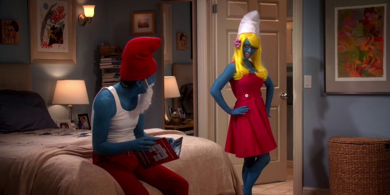 Personagens de The Big Bang Theory fantasiados de Smurfs para o Halloween