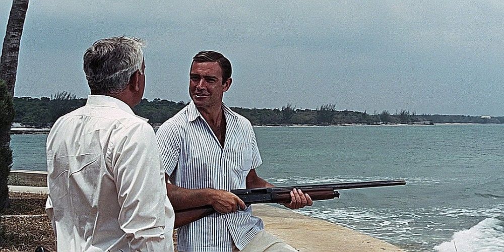 Bond holds a shotgun by the beach in Thunderball