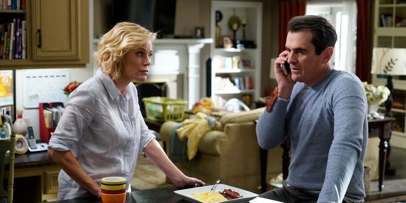 claire and phil in the kitchen - modern family