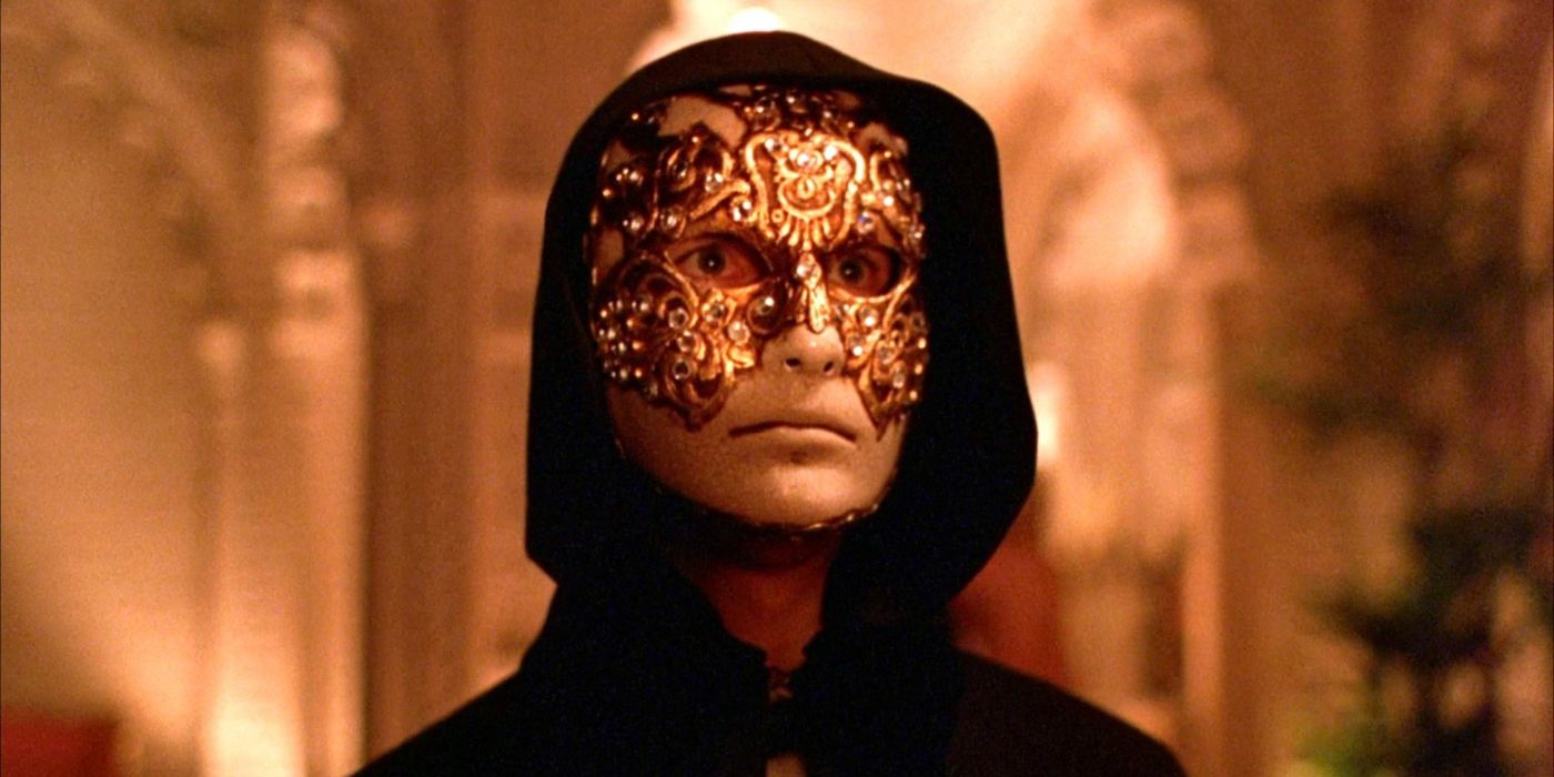 tom cruise in a mask in eyes wide shut